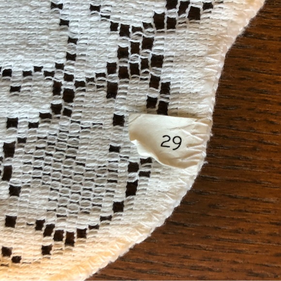 Doily Lace Oval Scalloped Edge Place Mats (4) 17.5" x 12" - Picture 2 of 9